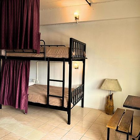The Cabin Backpackers Hostel & Bar Chiang Mai Exterior foto
