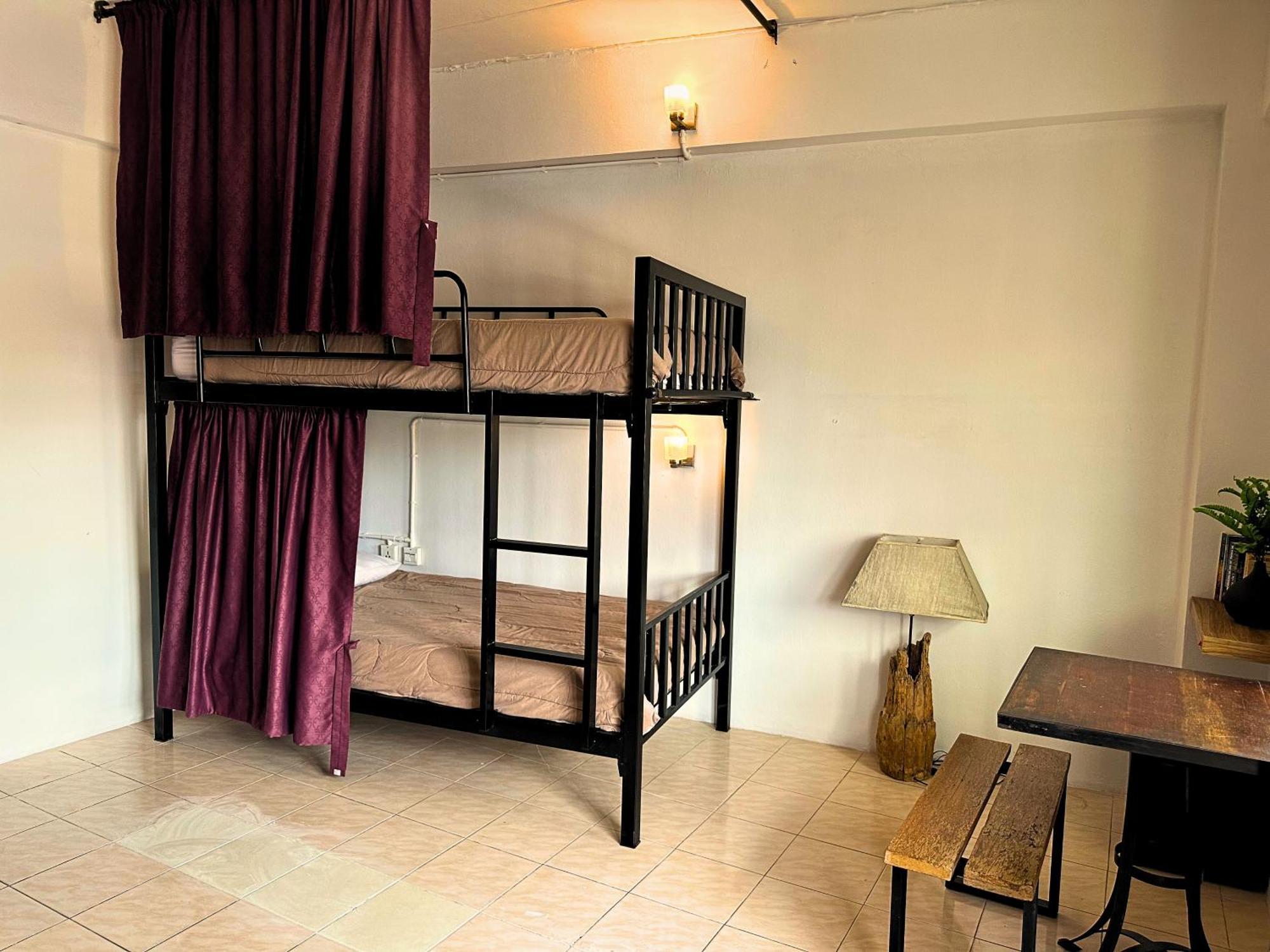 The Cabin Backpackers Hostel & Bar Chiang Mai Exterior foto